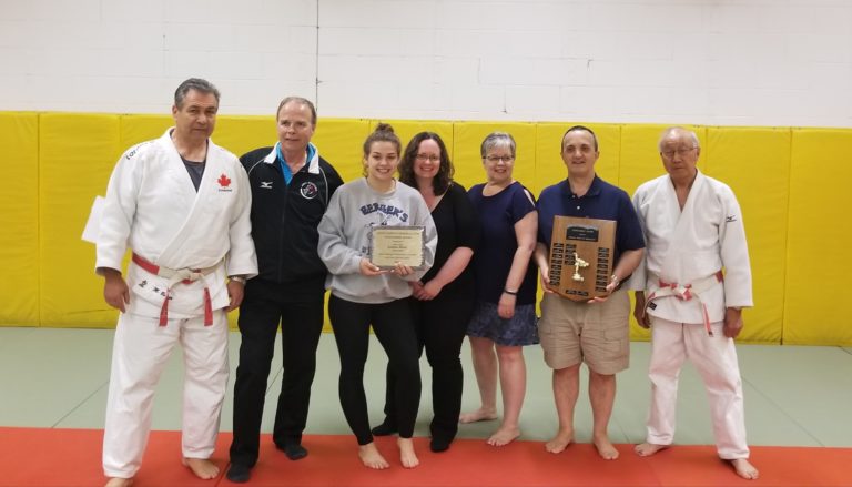 Sasha Zigic receives the David Caliguri scholarship