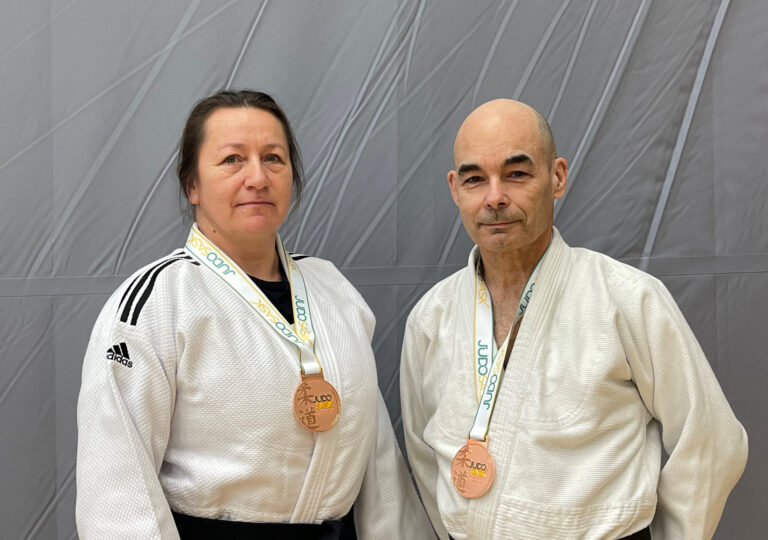 Sonia Christ and Gary Robinson wearing their bronze medals